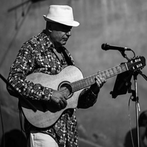 Pino Marcogliese. Insegnante chitarra Scuola di Musica Gastone Bini - lezioni di chitarra pisa lezioni di ukulele a pisa corso di chitarra a pisa corso di ukulele a pisa